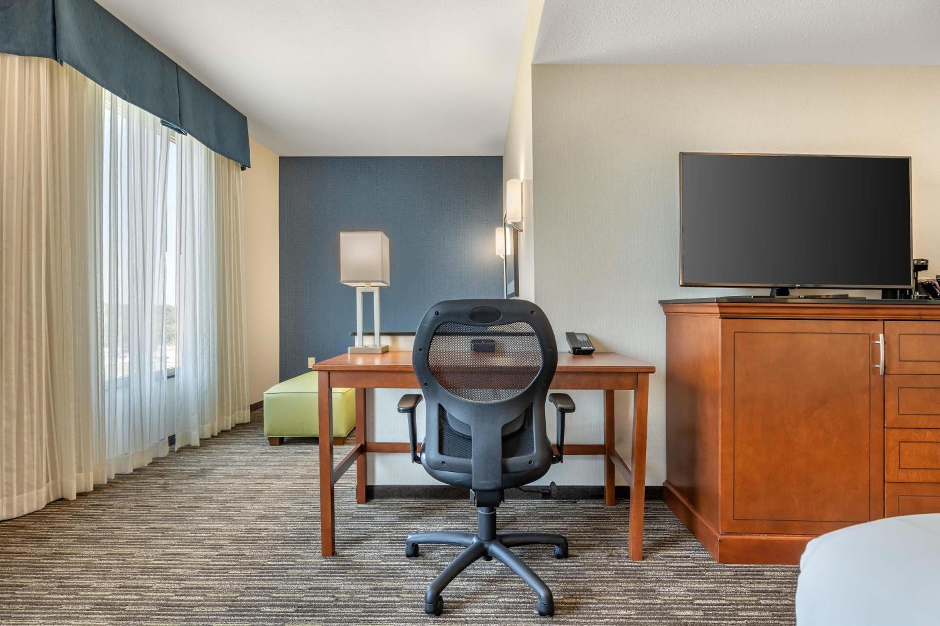 Howard Johnson Inn Columbia 44/50