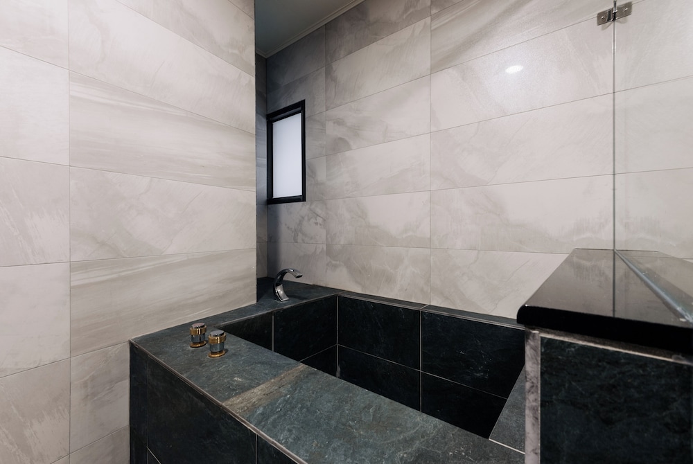 Zhuo Ye Cottage 48/50