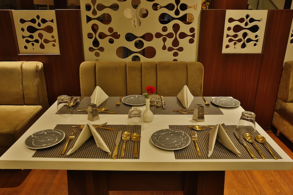 Hotel Ranbirs 15/23