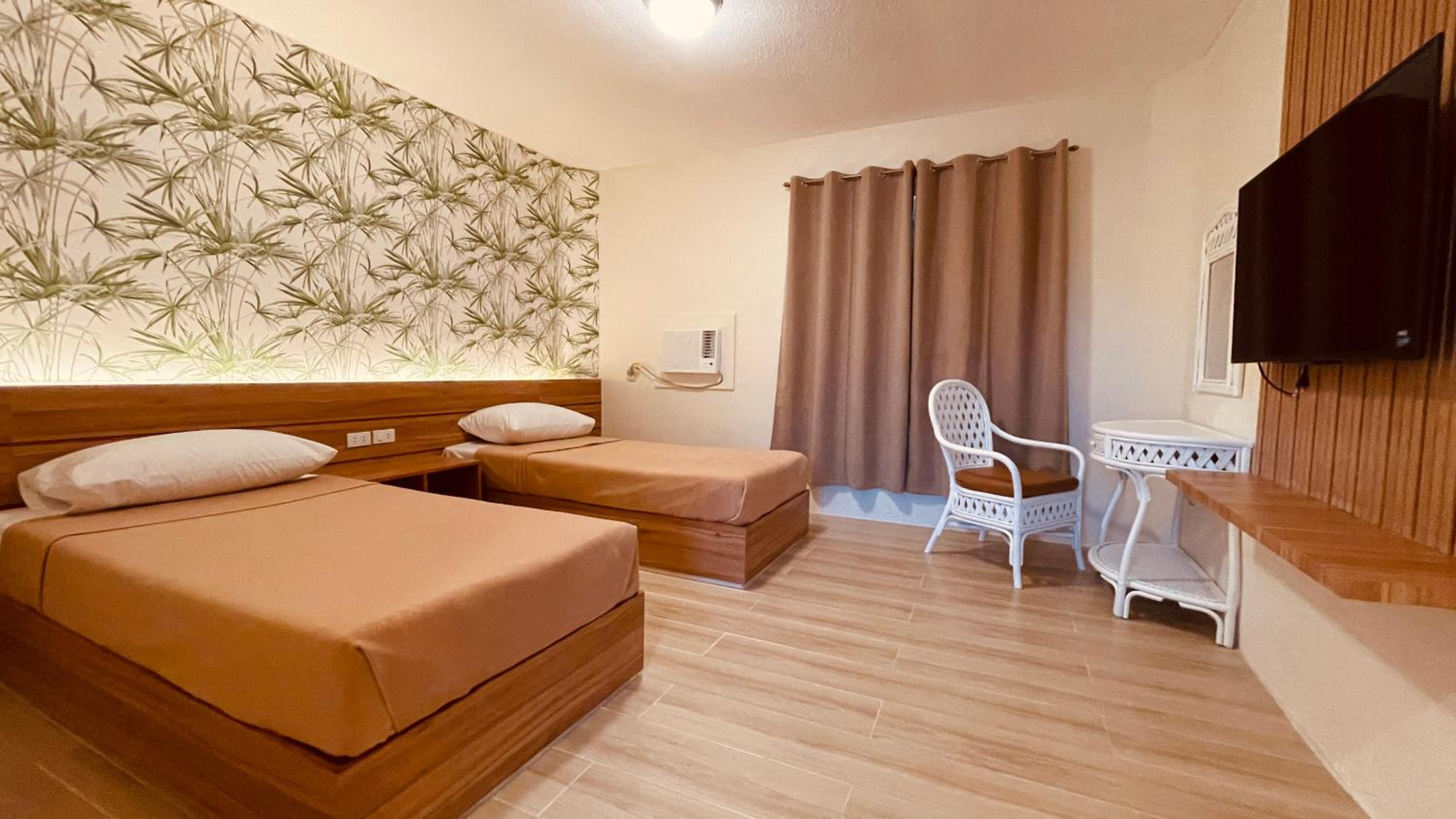 Deluxe, Twin Beds