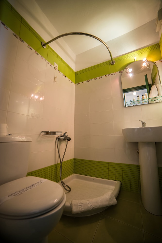 AVANT GARDE SUITES 25/82