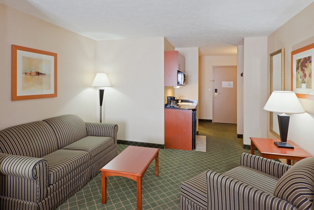 Holiday Inn Express Hotel Suites Kent State University 46/69