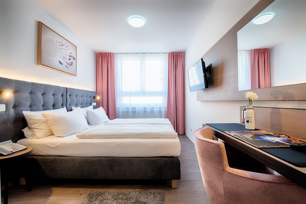 Home Hotel 27/59