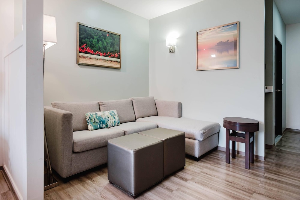 Comfort Inn & Suites Tobago 26/50