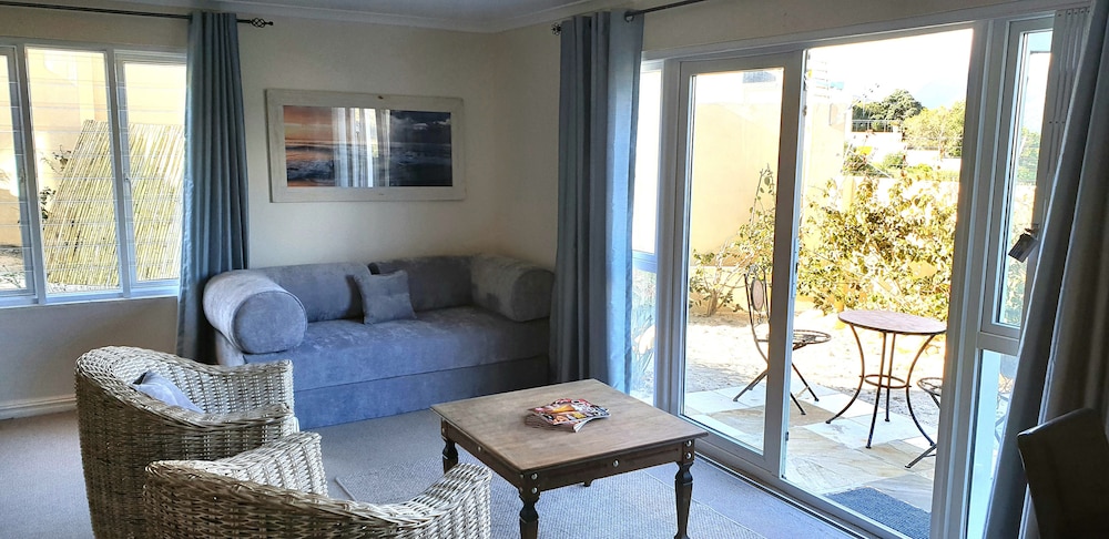 Hout Bay Breeze 22/50