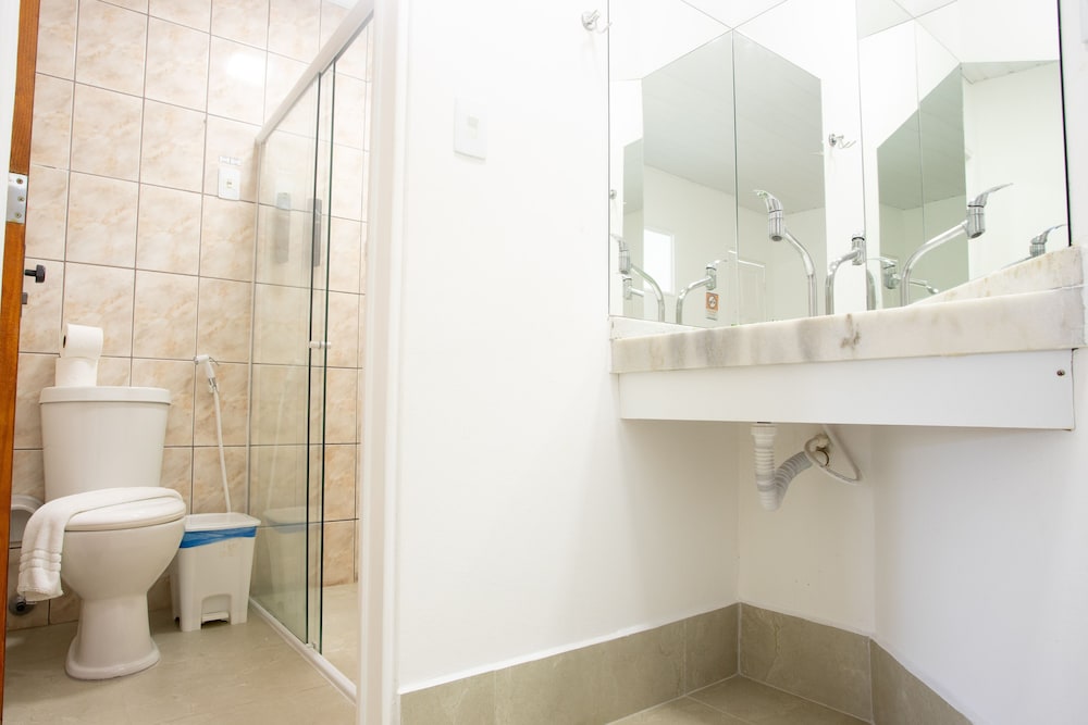 Croa Mares Hotel 60/60