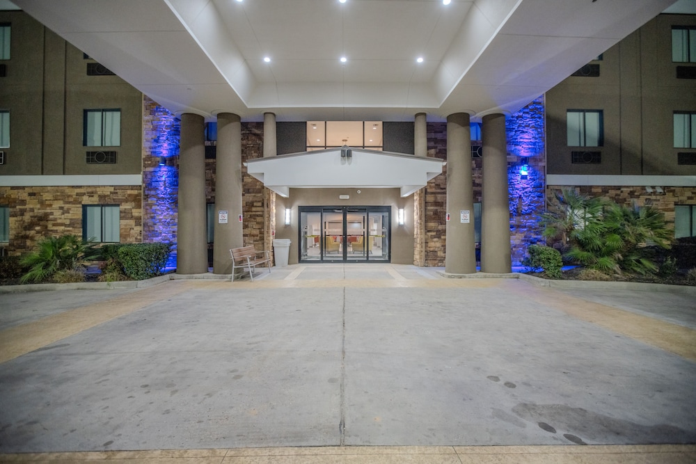 Holiday Inn Express Hotel And Suites Cleveland 49/55