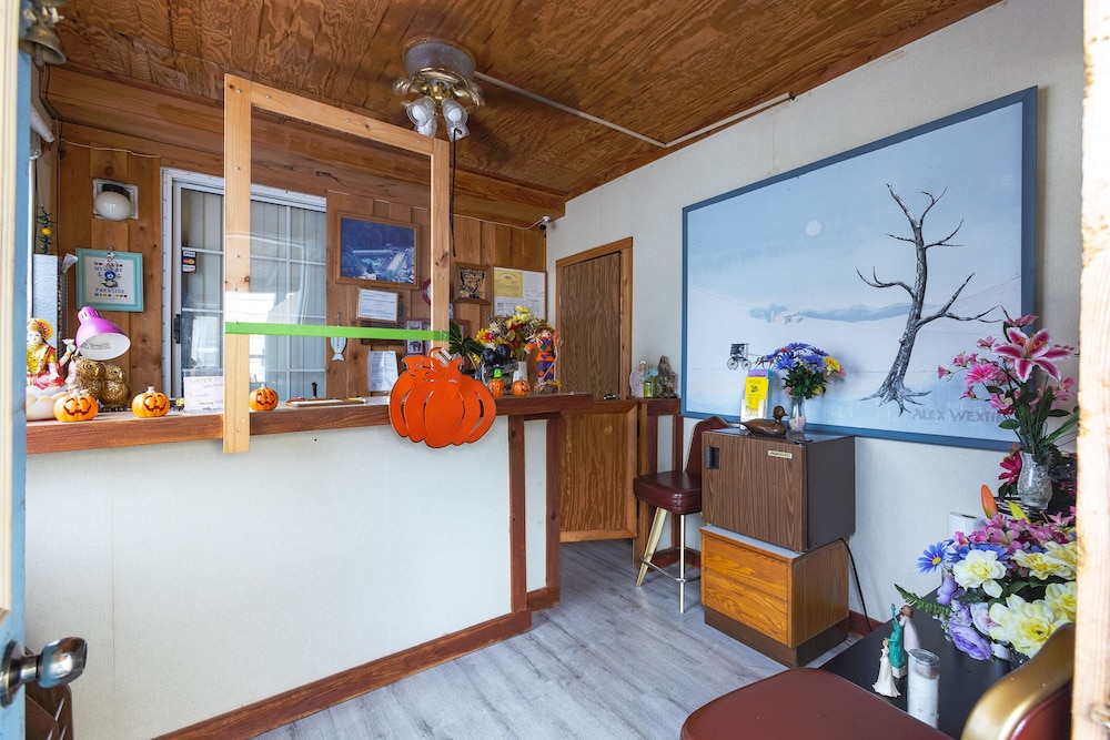 Parkside Motel by OYO Meadville Conneaut Lake 8/50