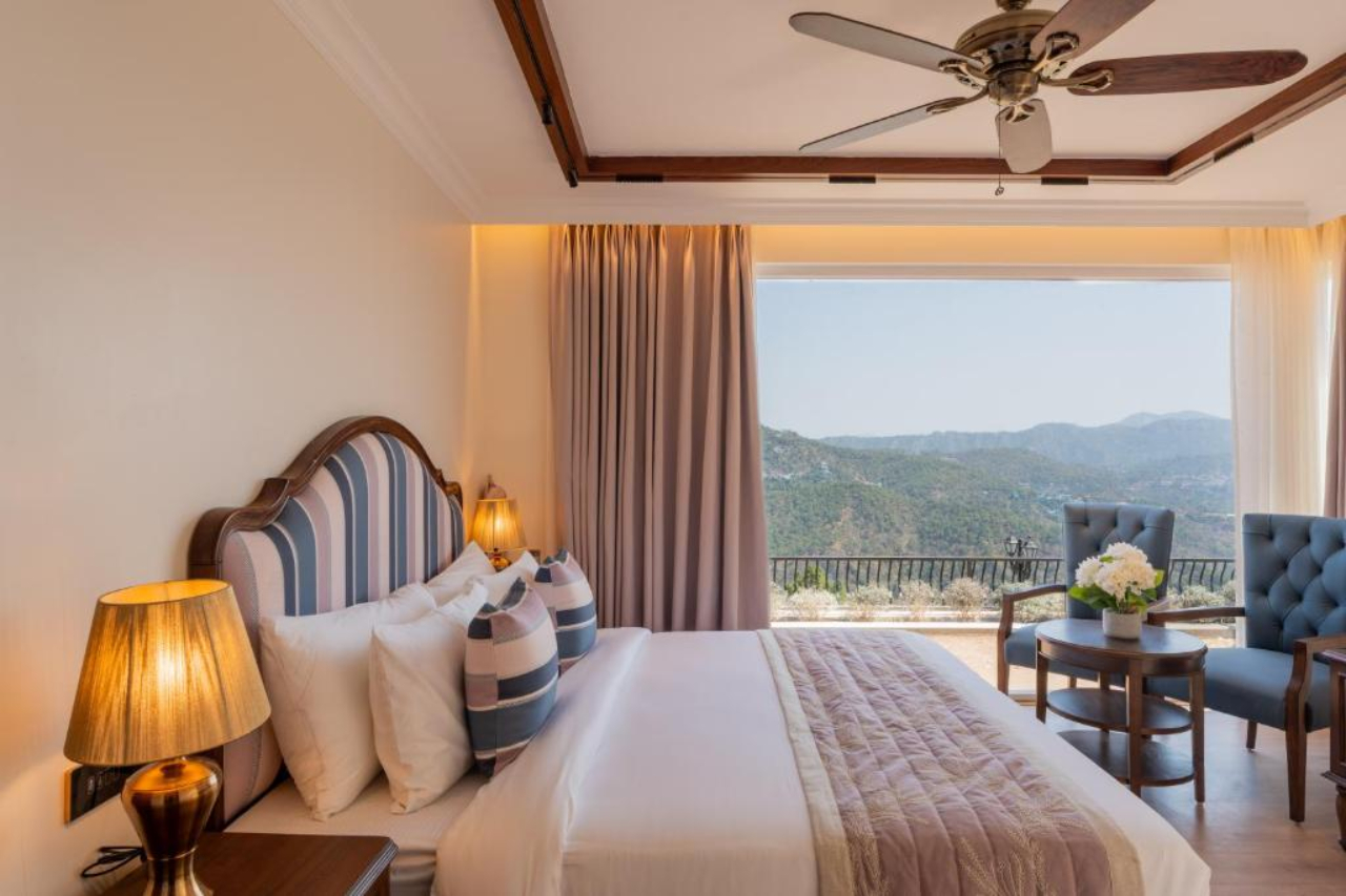 ELIVAAS prive The Royce Daisy Ultra Luxe 4 BHK Villa With Pvt Pool Jacuzzi 360 Hill Views 12/29