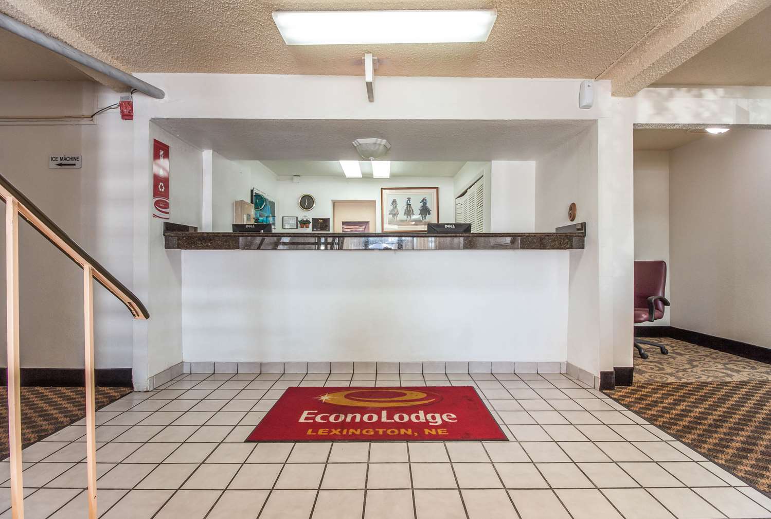Econo Lodge Lexington, NE 6/44