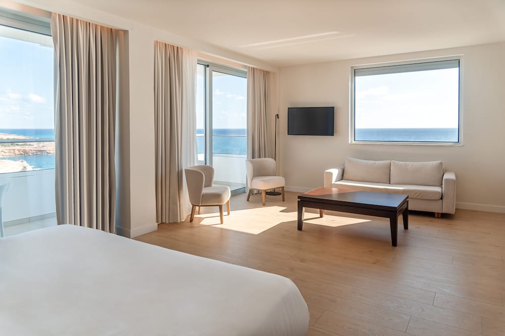 Grecian Sands Hotel 18/71