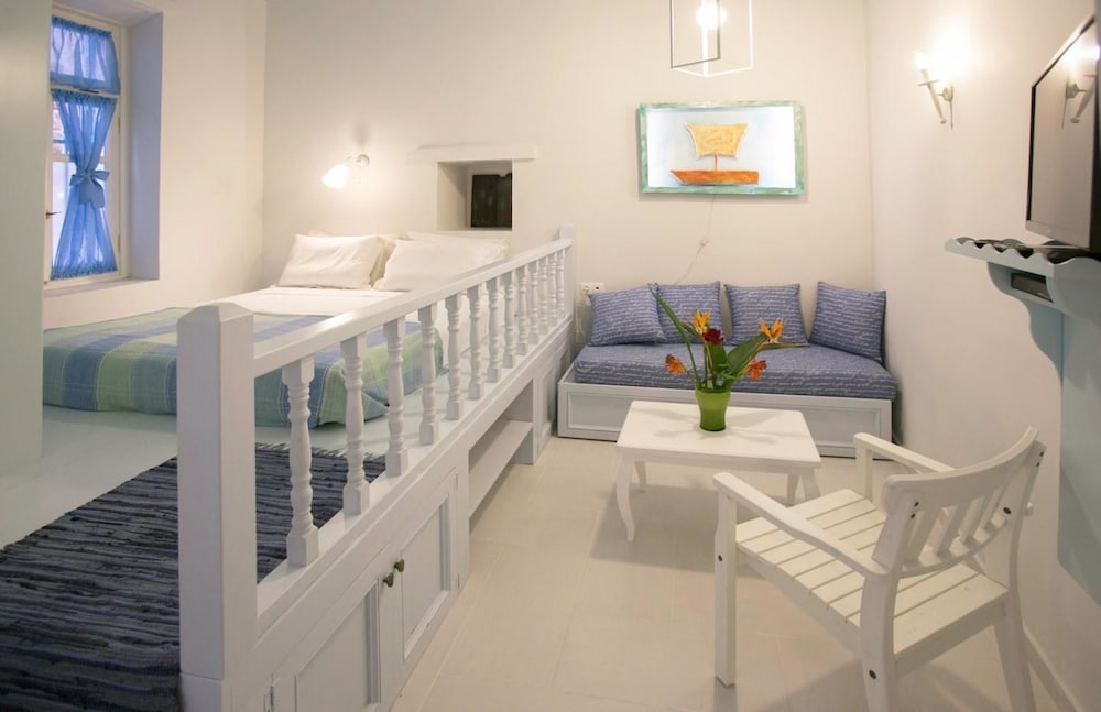 Efchi Suites 1904 24/39