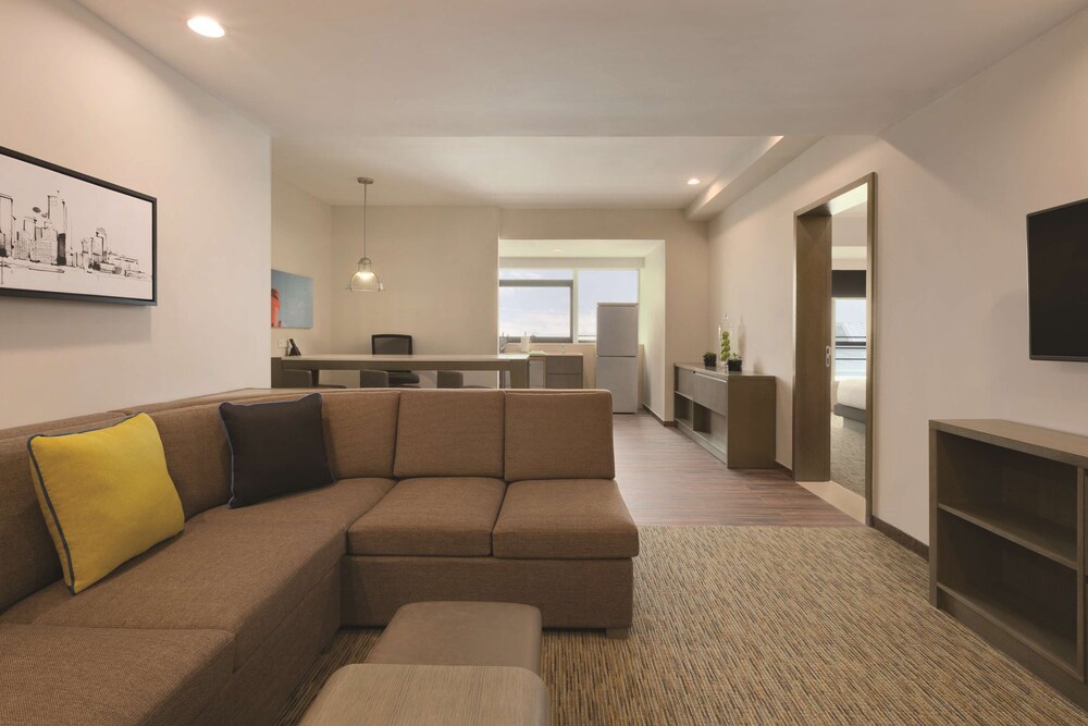 Hyatt House Shenzhen Airport 48/70