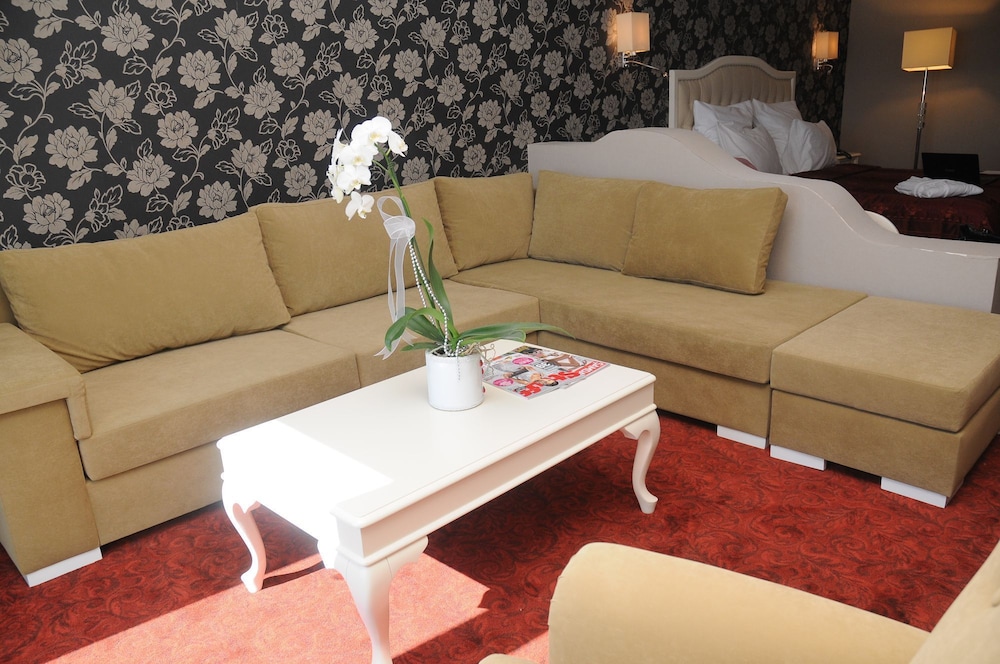 Paradise Island Hotel 32/50