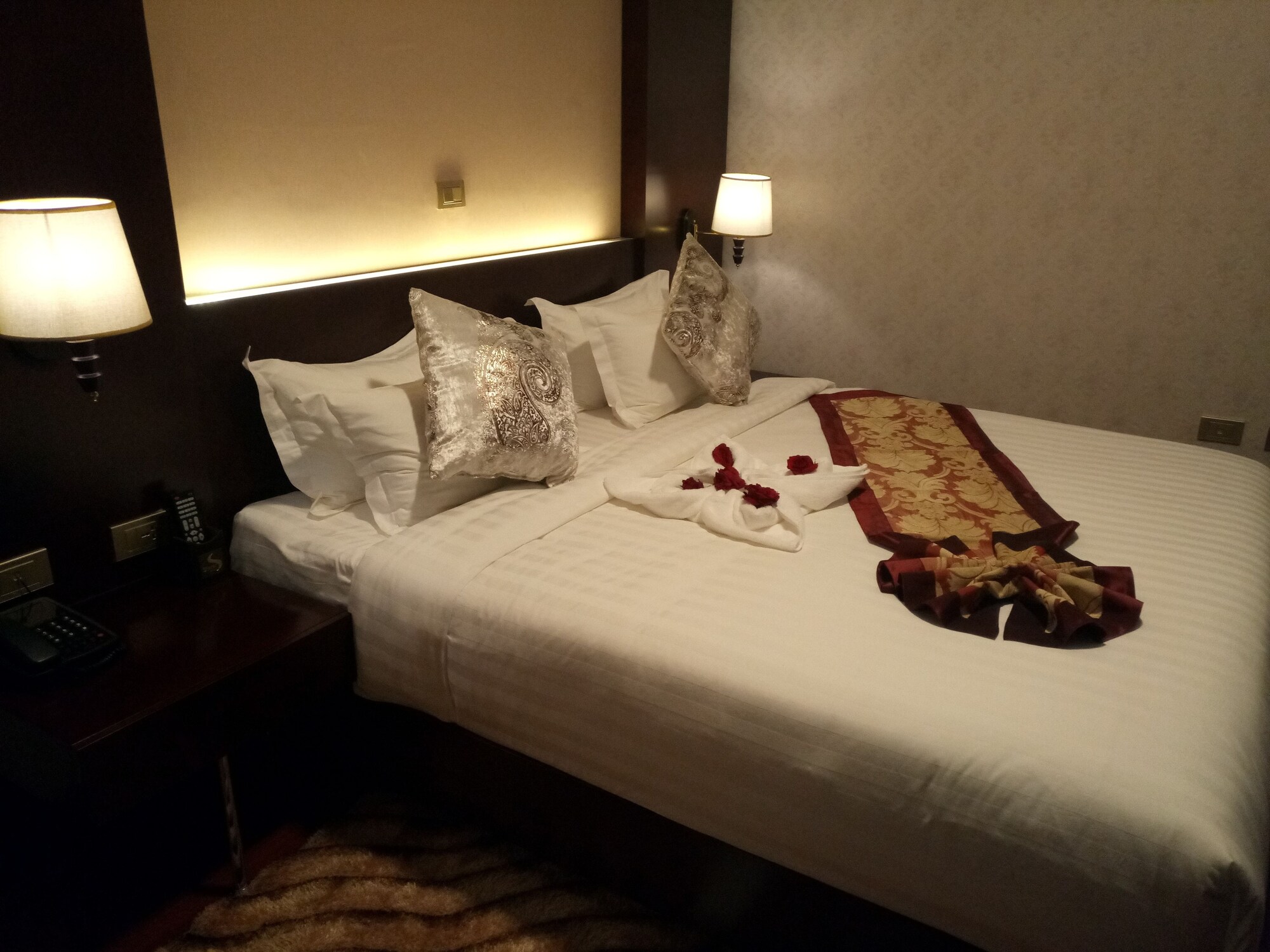 STANDARD, DOUBLE BED, CITY VIEW