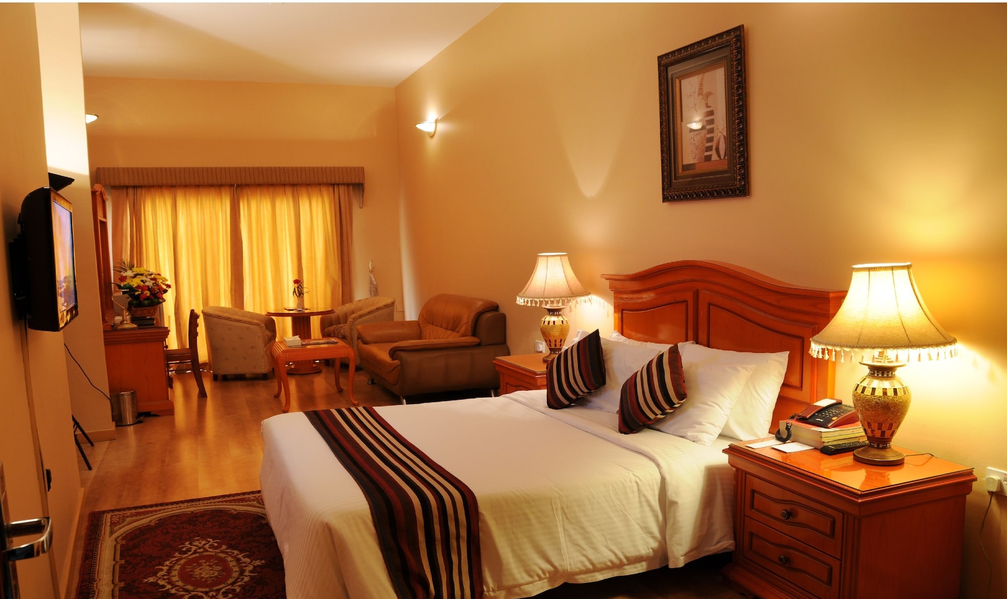 2 Bedrooms, Executive, Suite, King and Twin Beds, City View, Pool Access