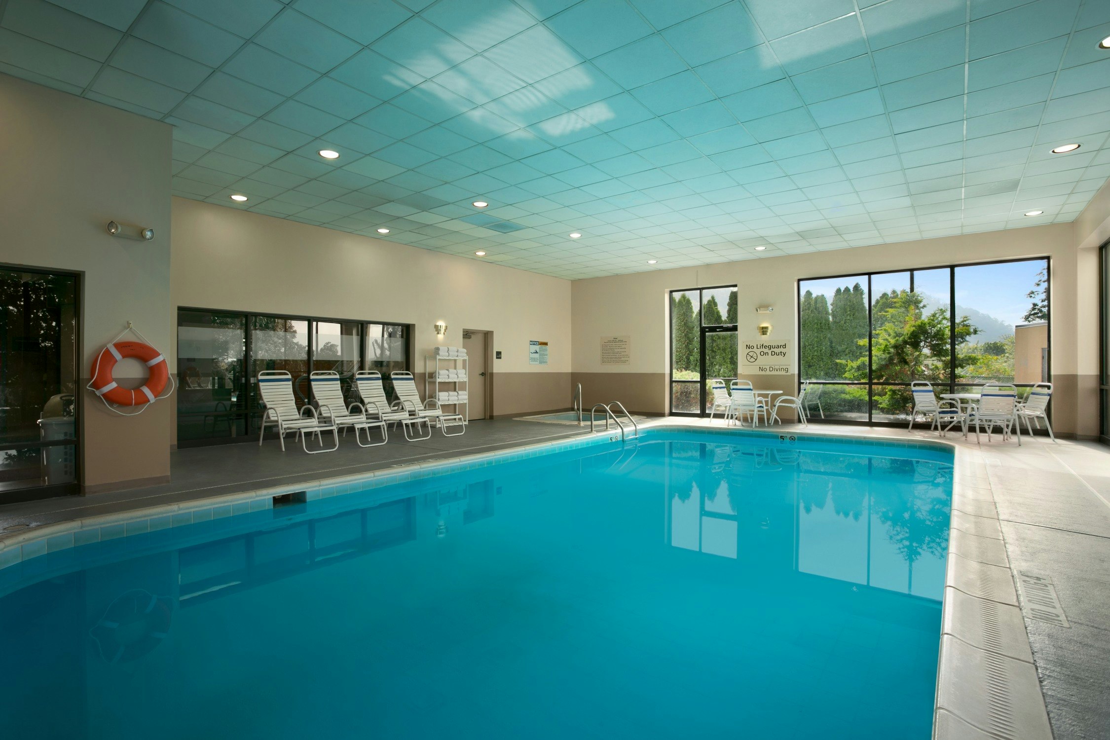 HAMPTON INN BEDFORD 28/52