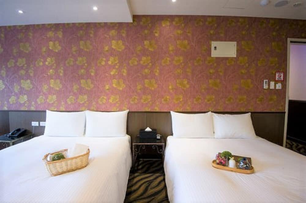ROOM, QUADRUPLE