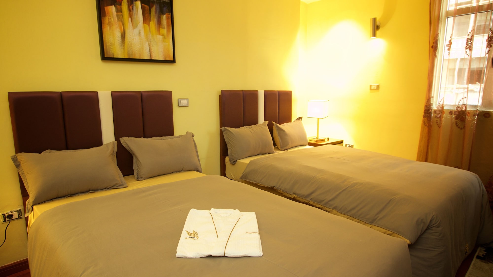 BUSINESS, SINGLE BED, CITY VIEW