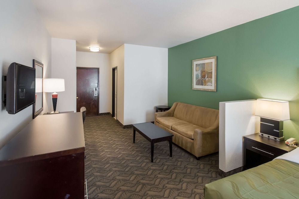 Quality Inn and Suites Airport West 42/57