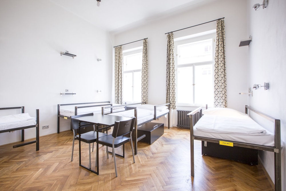 Sophie Apos S Hostel 27/71