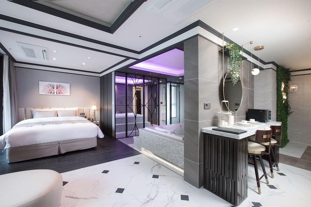 Utop Boutique Hotel and Residence 15/50