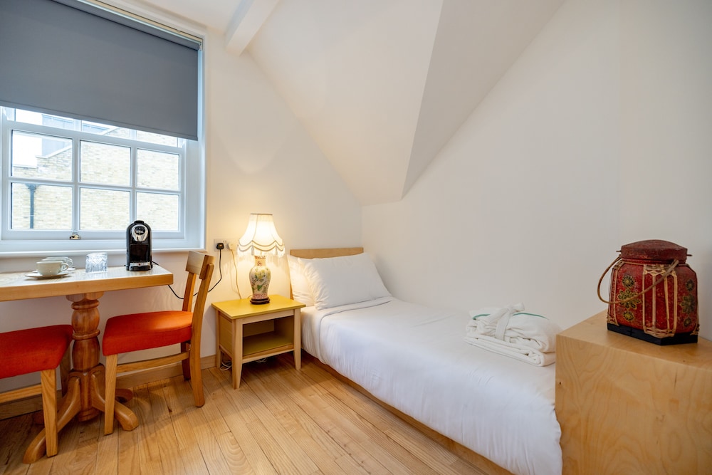 DELUXE, TWIN BEDS