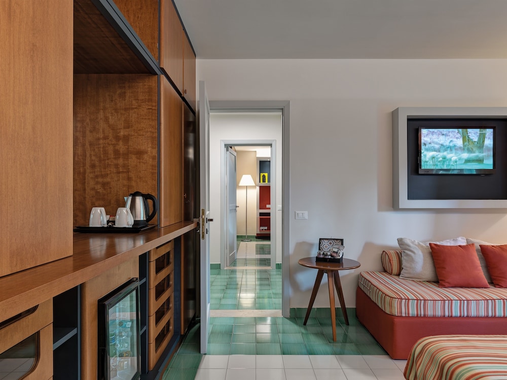 Hermitage Hotel And Resort 47/79