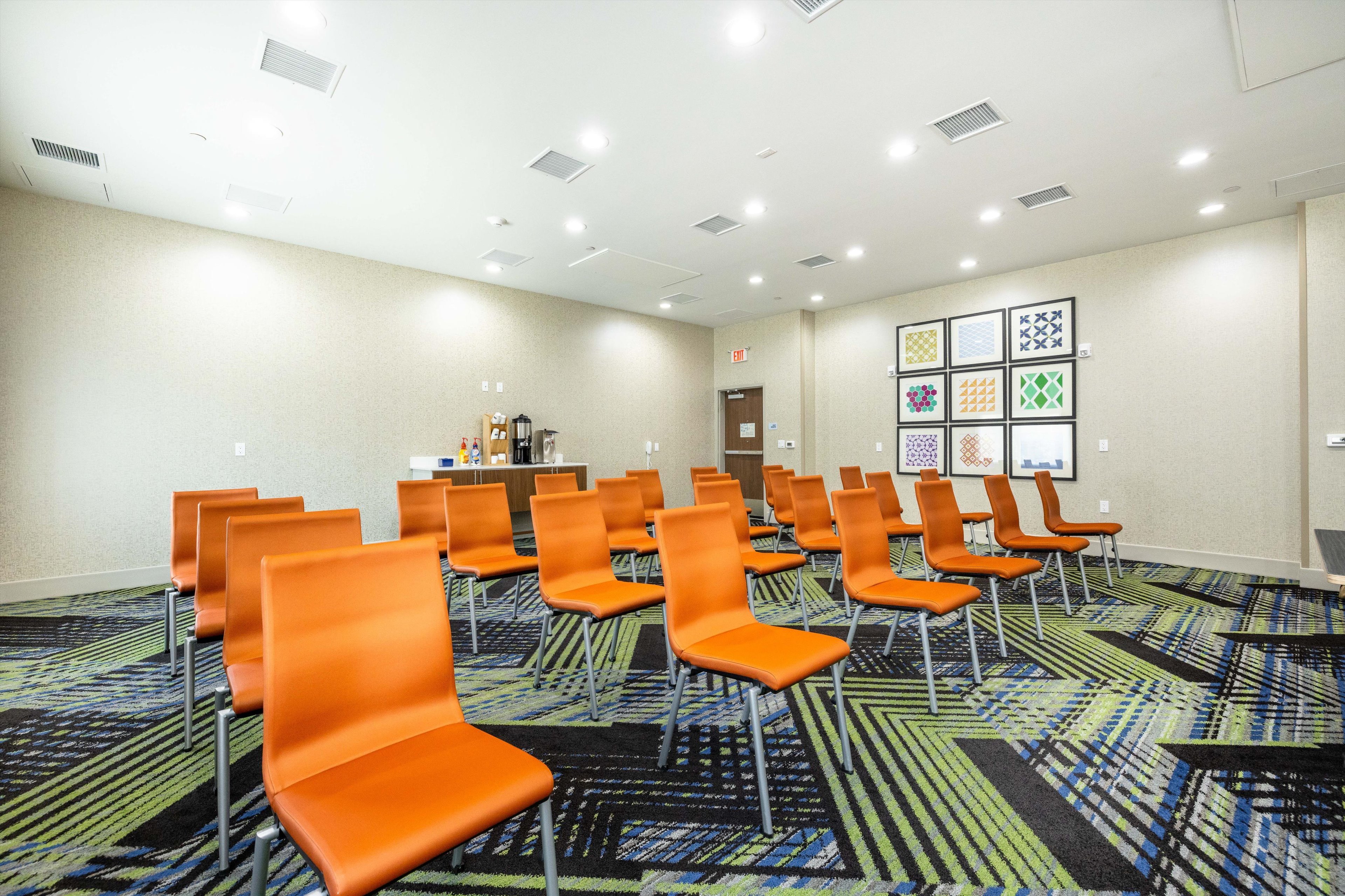 HOLIDAY INN EXPRESS AND SUITES SAN JOSE SILICON VALLEY 50/64