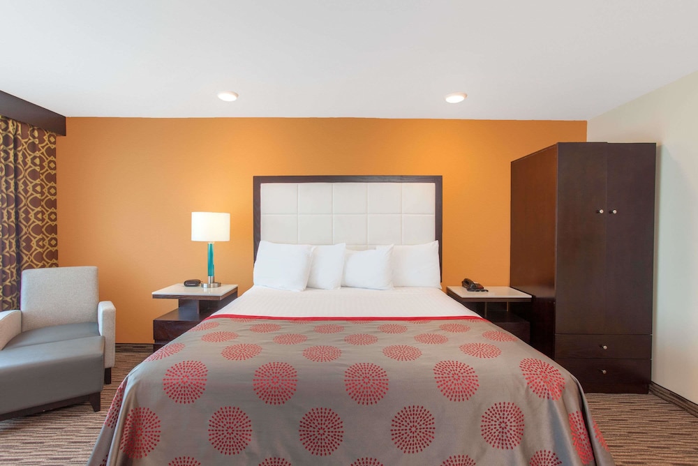 Ramada By Wyndham Culver City 15/49