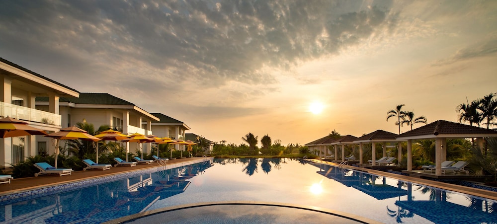 Gold Coast Hotel Resort & Spa 46/50