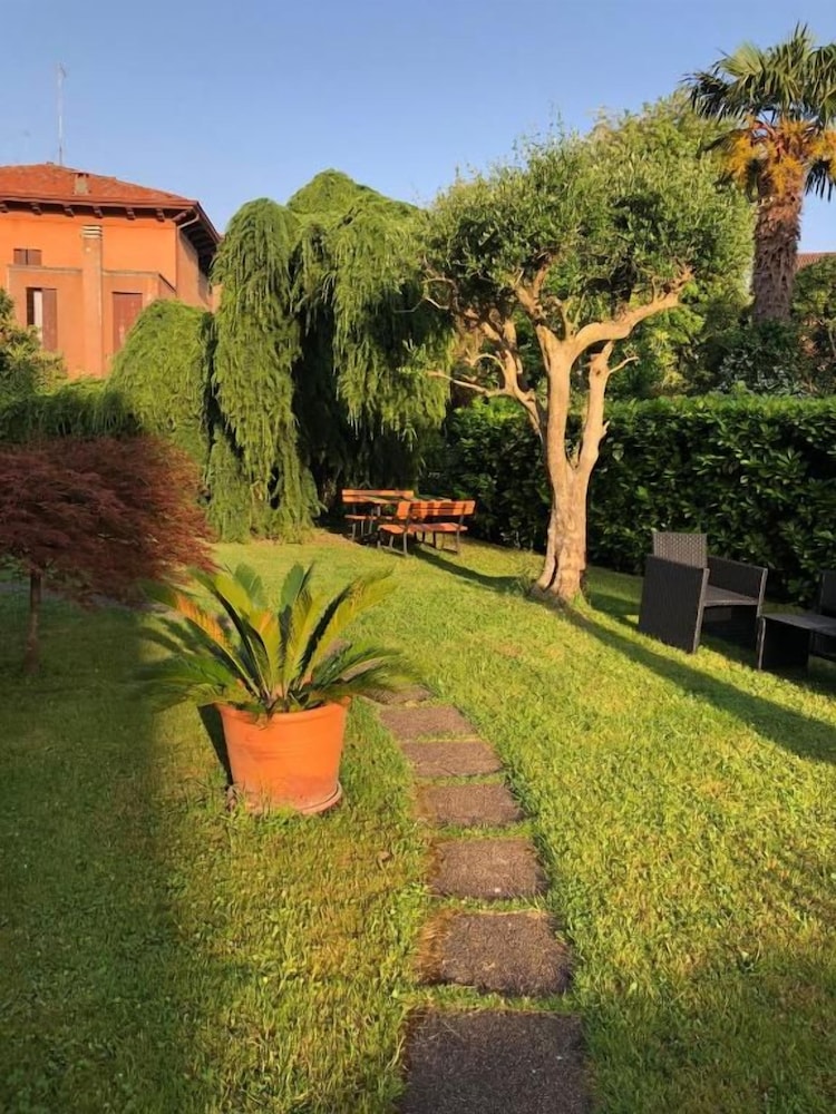 500 Bed And Breakfast 29/30