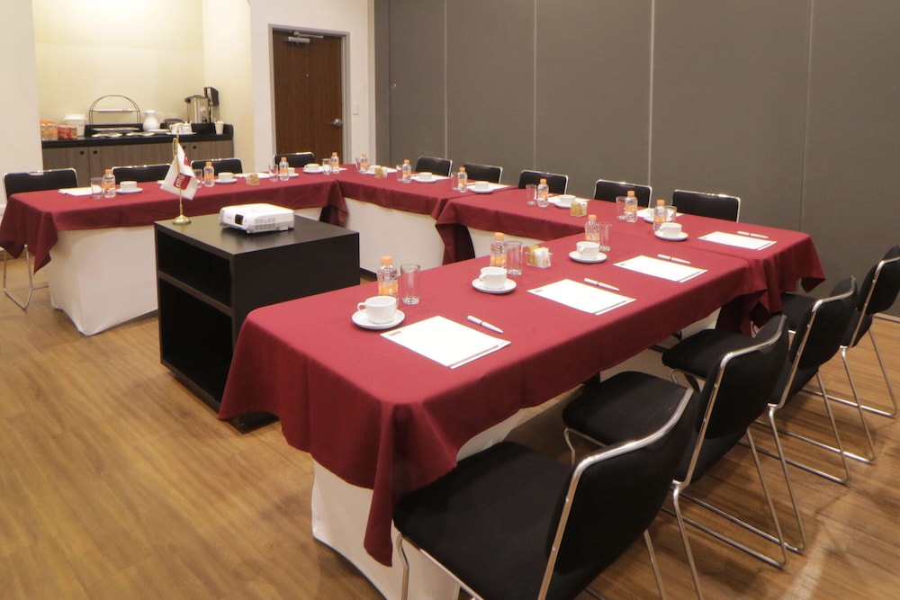 City Express Suites by Marriott Tijuana Rio 35/50