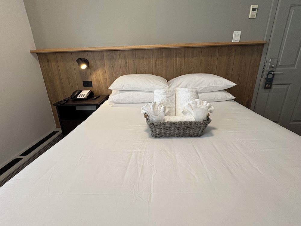 Americana Inn 28/50