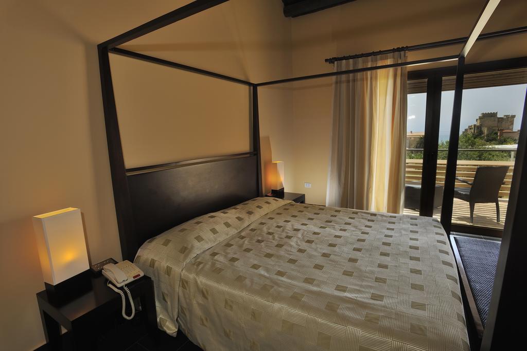 Deluxe, Double Bed