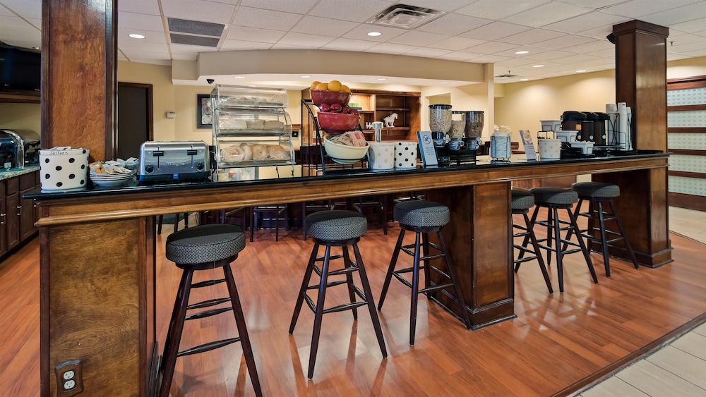 Best Western Louisville East Inn & Suites 27/38