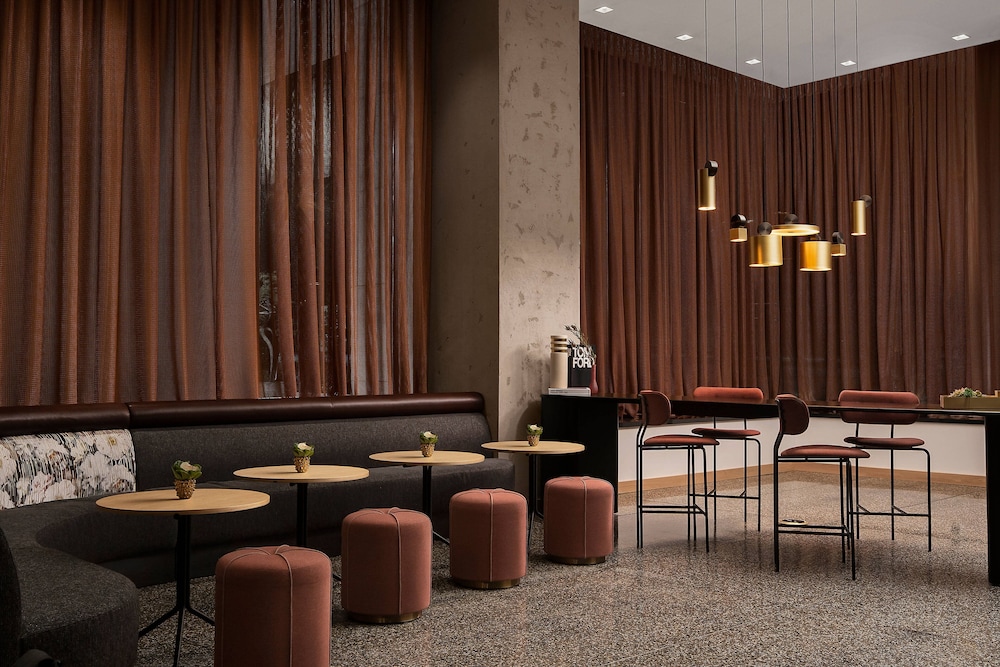Renaissance Milwaukee West Hotel 6/57