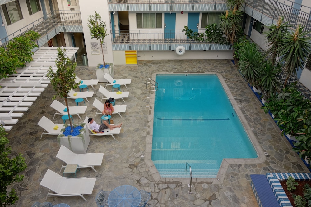 Beverly Laurel Hotel 37/69
