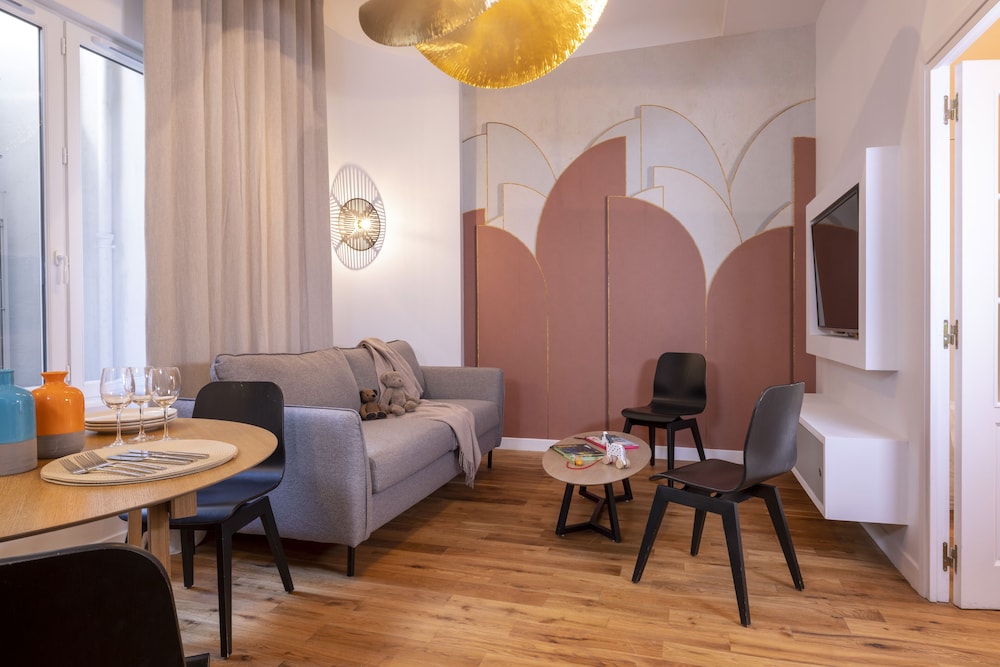 Yuna Blanche Serviced Apartments 52/71