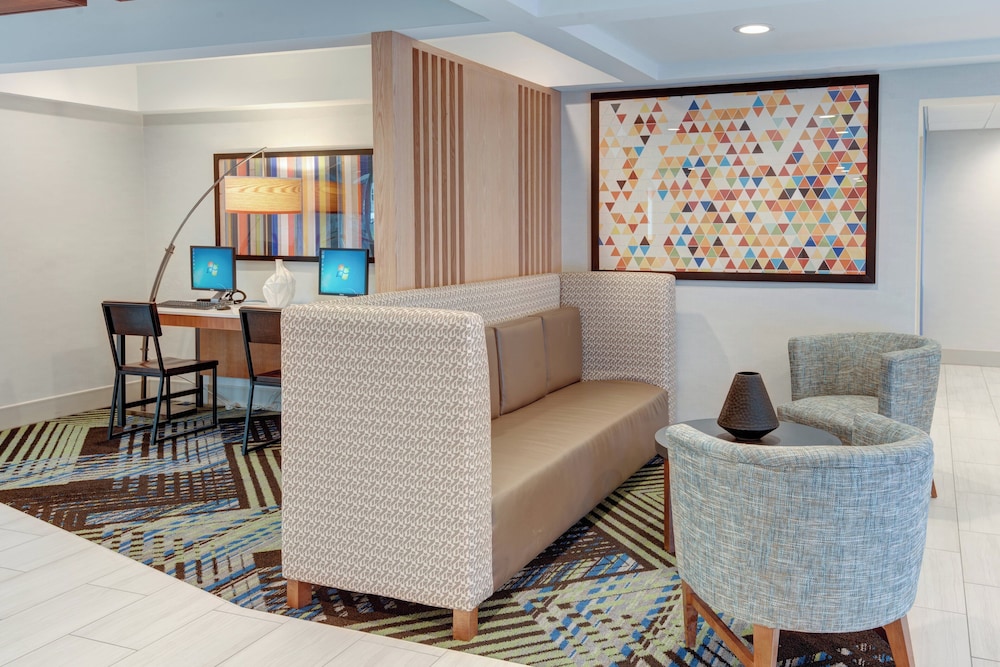 Holiday Inn Express & Suites West Long Branch - Eatontown 52/74