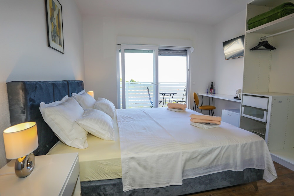 Stella Maris Hvar - Sea View Rooms with Balcony 2/15