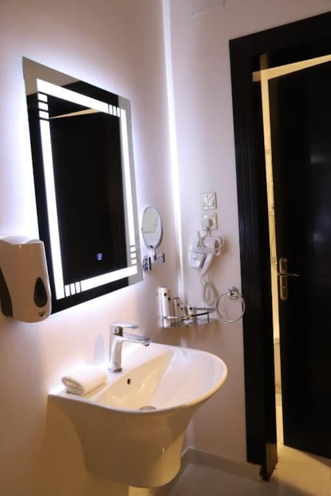 جولدن بوجاري بيشة (Golden Bujari Hotel Bisha) 30/32