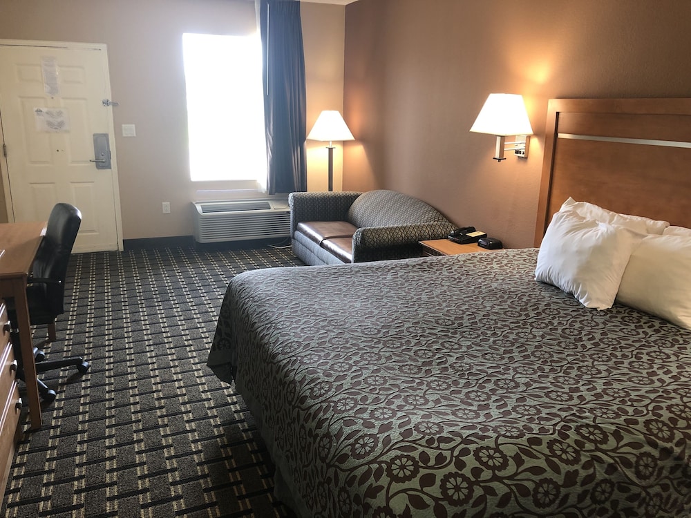 Days Inn By Wyndham Columbus 16/54
