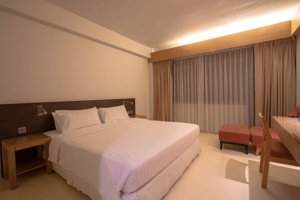 DELUXE, KING BED