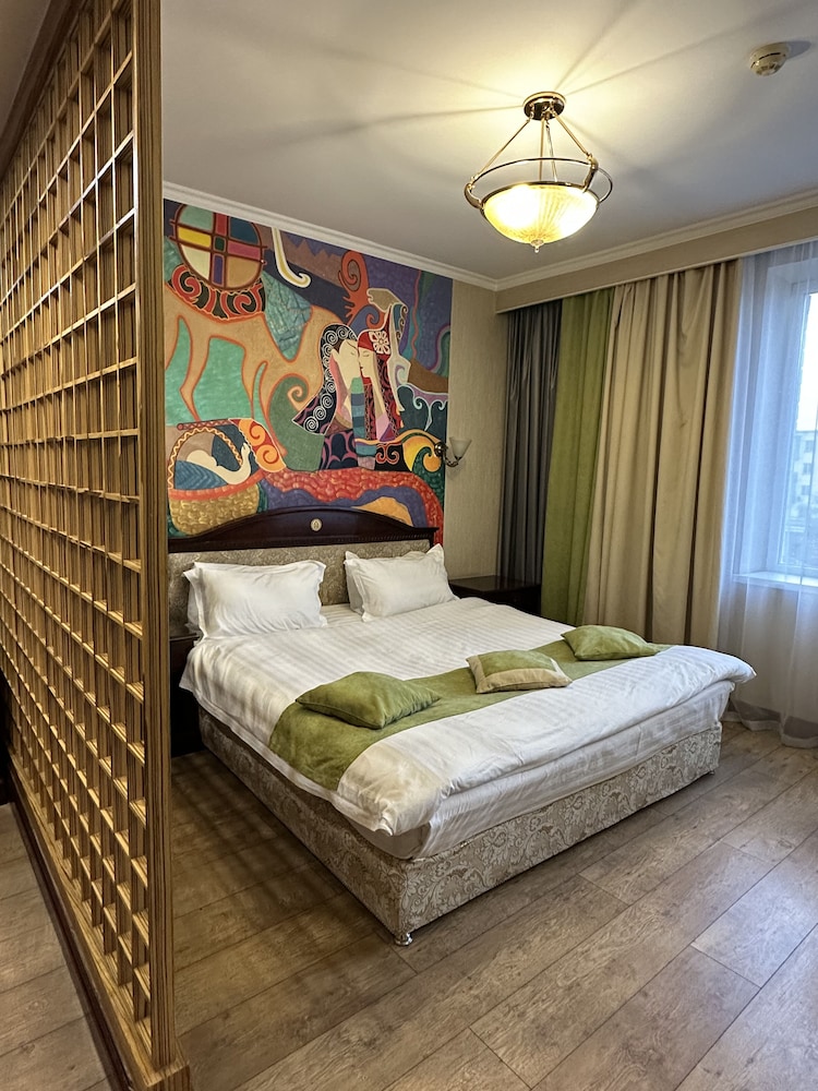 G Empire Hotel 11/66