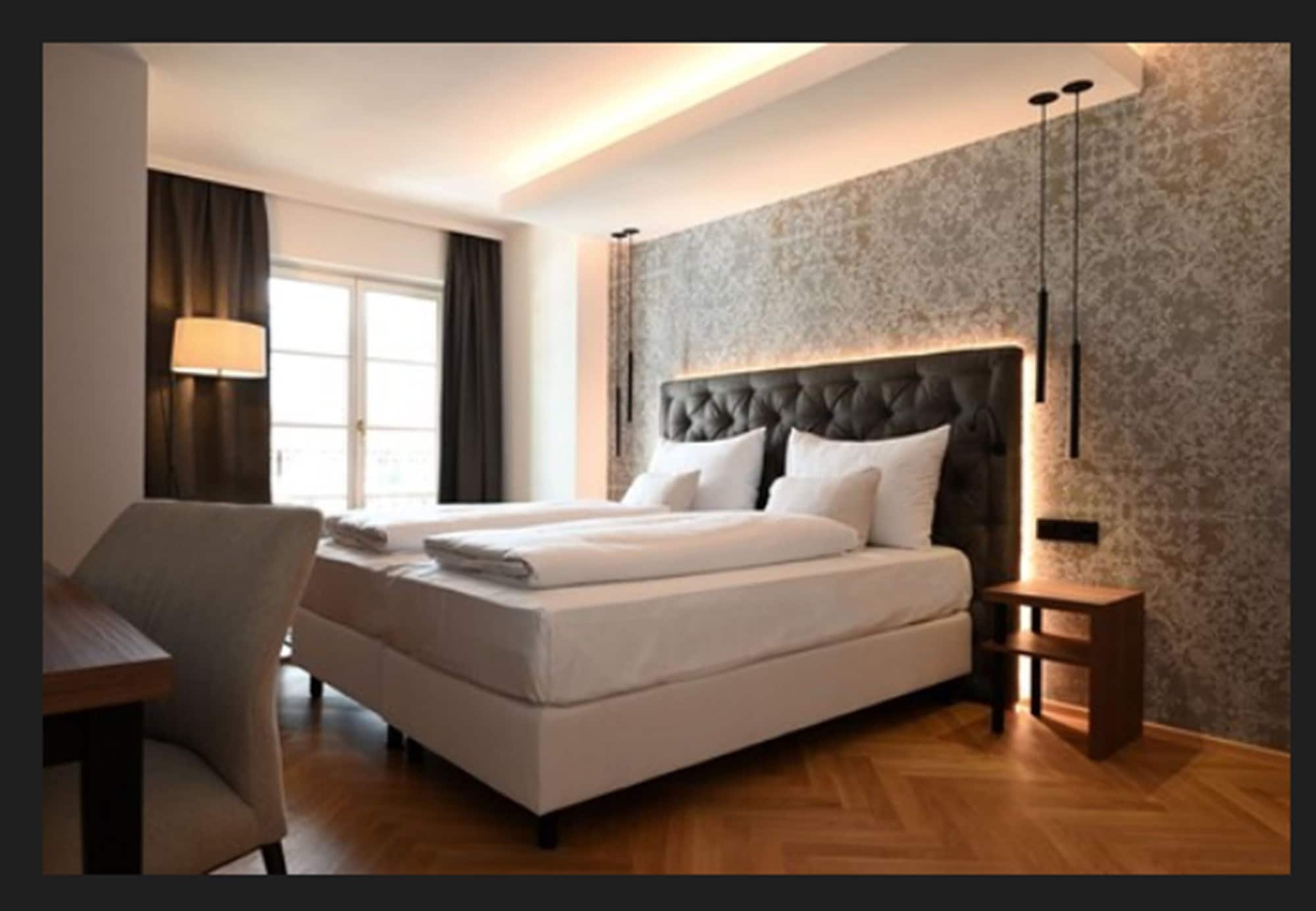 DELUXE, DOUBLE BED