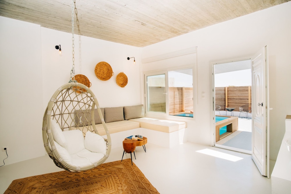 Mesanto Luxury Suites 45/50