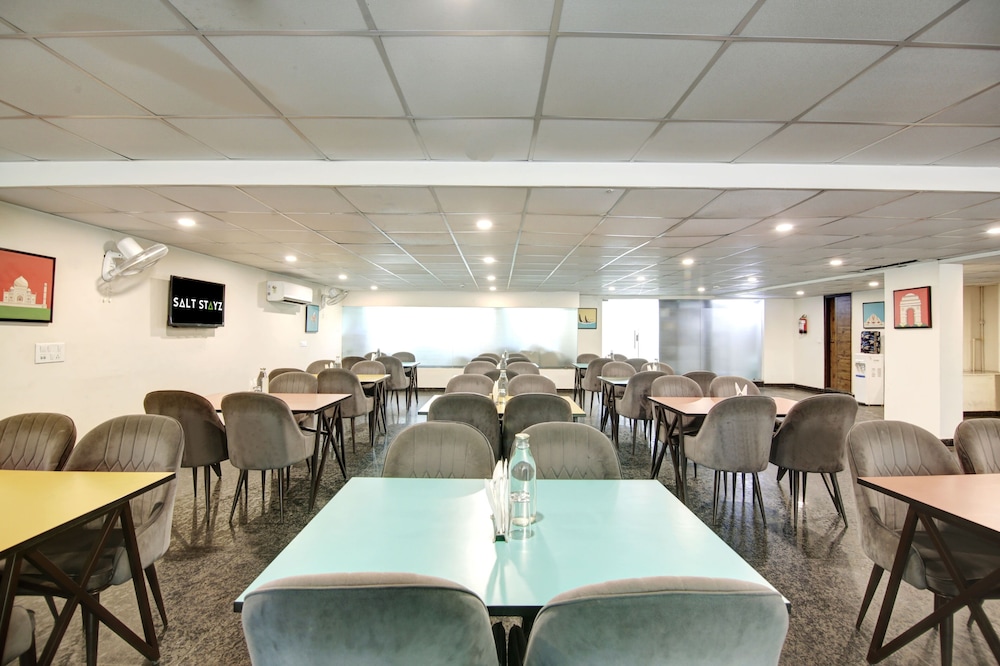 Saltstayz Hotel Huda City Center 24/49