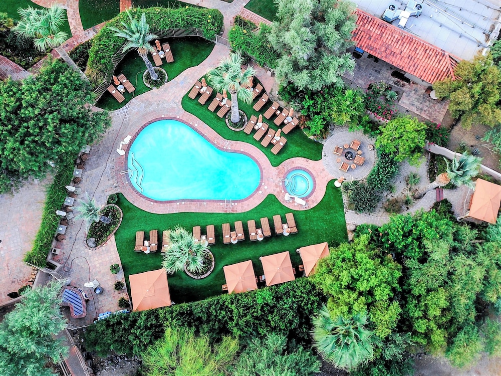 Hermosa Inn 41/44