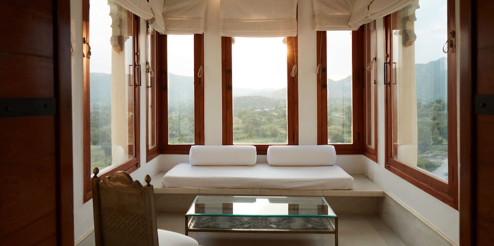 RAAS DEVIGARH(Formerly - DEVI GARH BY LEBUA) 40/70